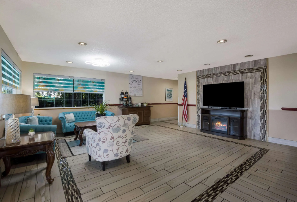 Lobby & Reception