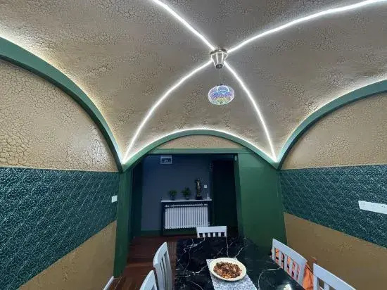 Shanghai Shikumen culture homestay (Zhengtong Road store)