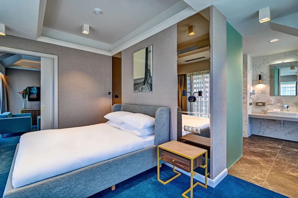 Premium Suite with balcony