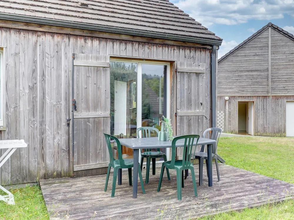 Cosy Apartment Near Egletons Town