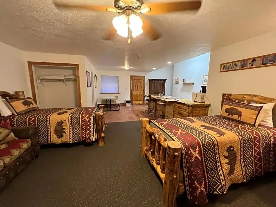 Deluxe Double Suite (full double bed)