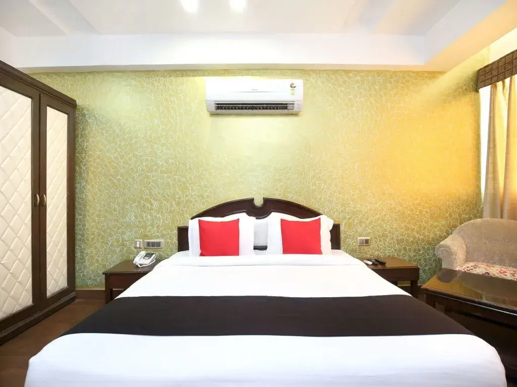 Hotel Monarch by OYO Rooms