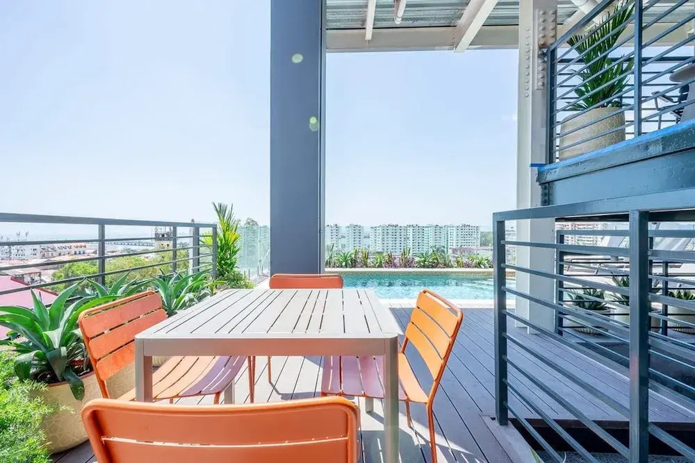w Exceptional 1BR With Balcony in Casco View