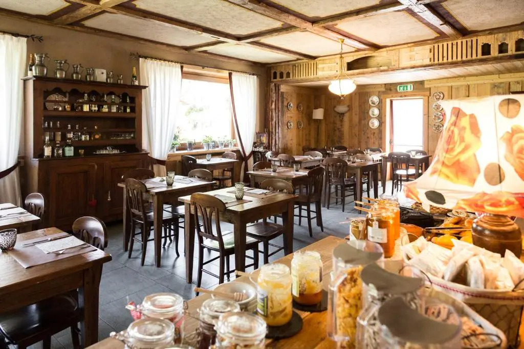 Laghetto Alpine Hotel & Restaurant by null
