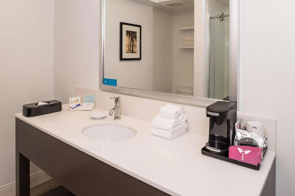 Standard Double room with ocean view (full double bed)