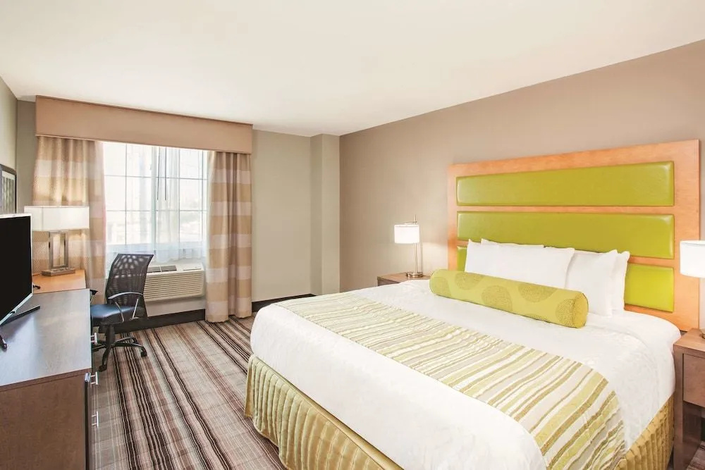 La Quinta Inn Suites Far Rockaway Jfk Airport