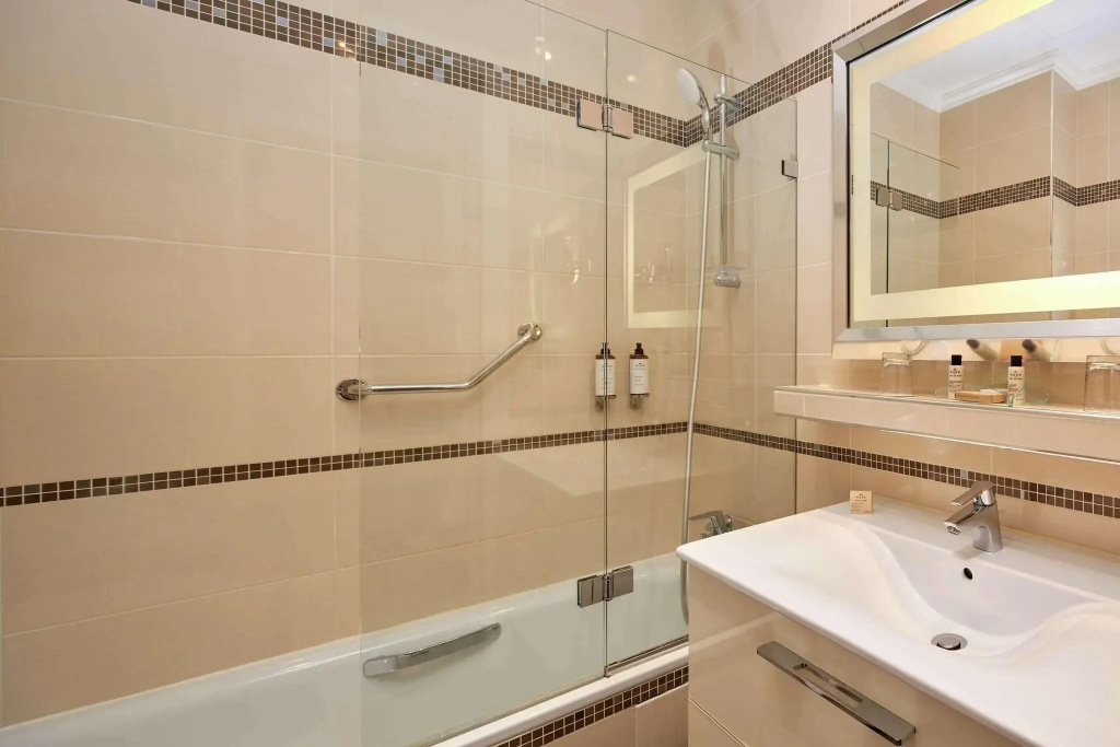 Hotel Regina Louvre 21