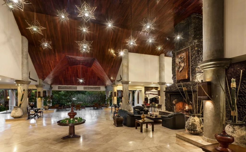 Lobby & Reception