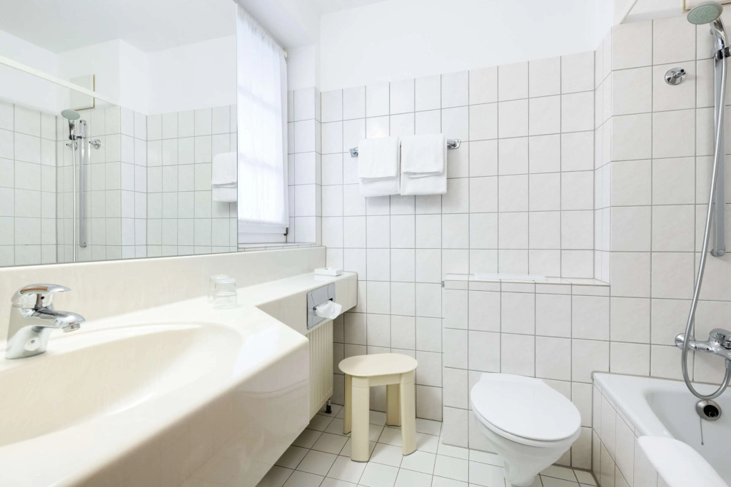 Standard Quadruple room with city view