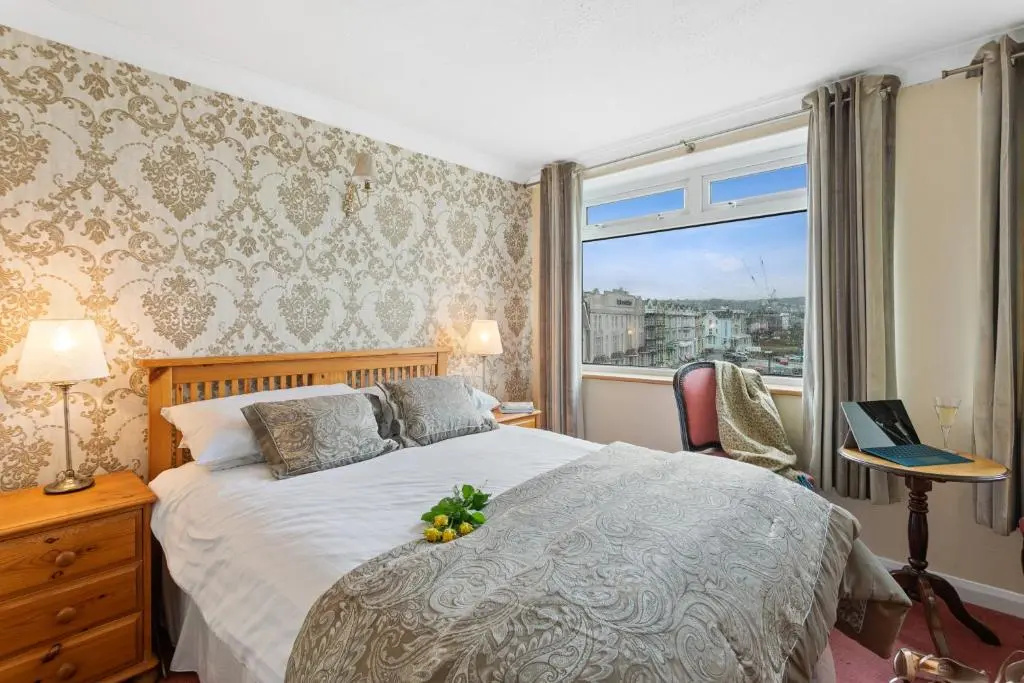 Deluxe Double room with sea view (full double bed)