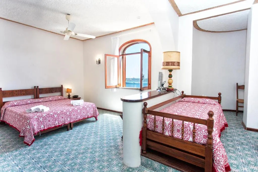 Classic Quadruple room