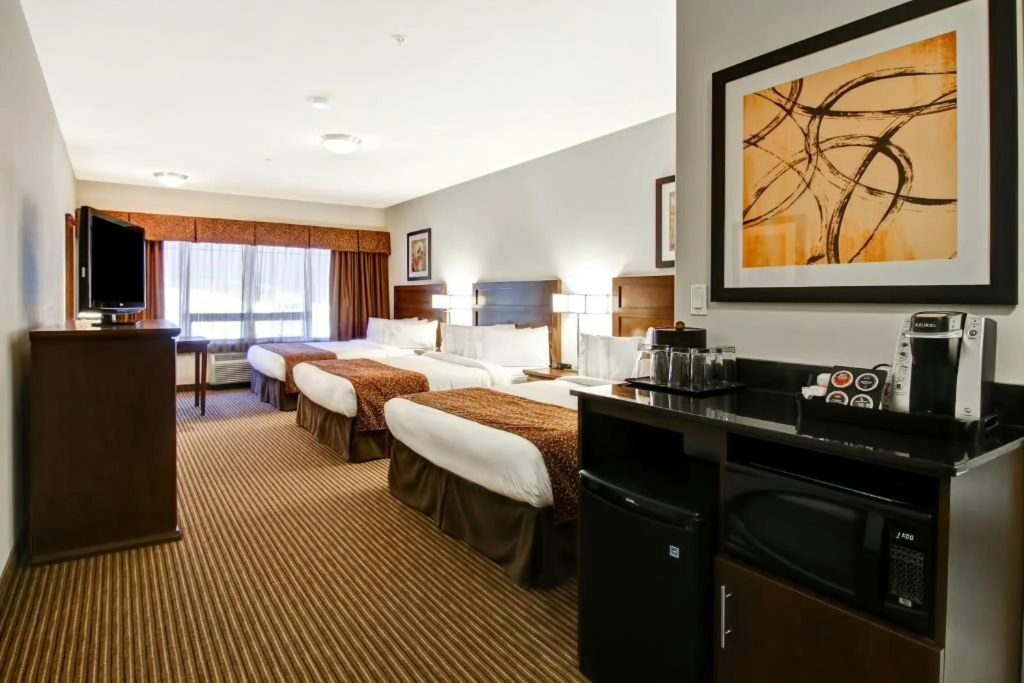 Tisdale Canalta Hotel — 2