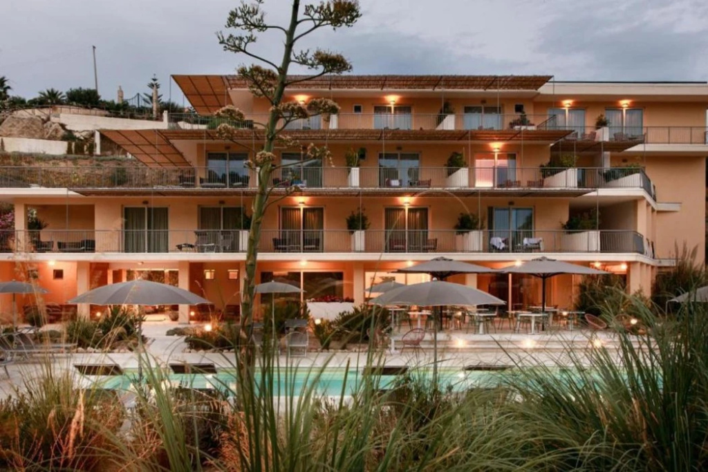 Luna Minoica Suites