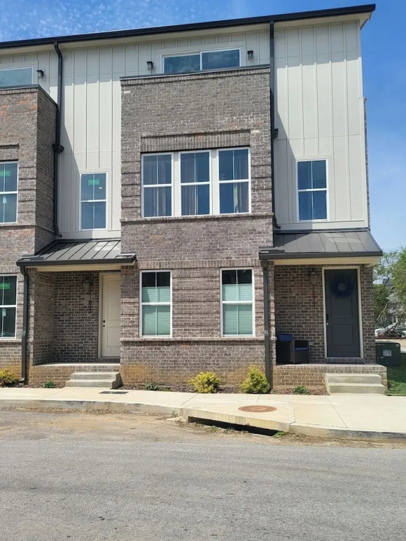 Pet-friendly Townhouse With Free Parking in TN