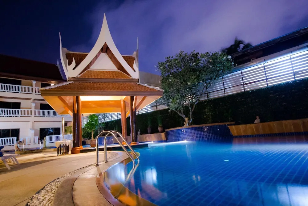 Номер Deluxe с видом на бассейн в Kata Poolside Resort