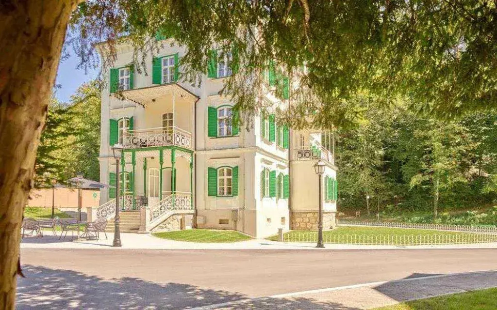 Svicarija, Schweizerhof / Boutique Dobrna