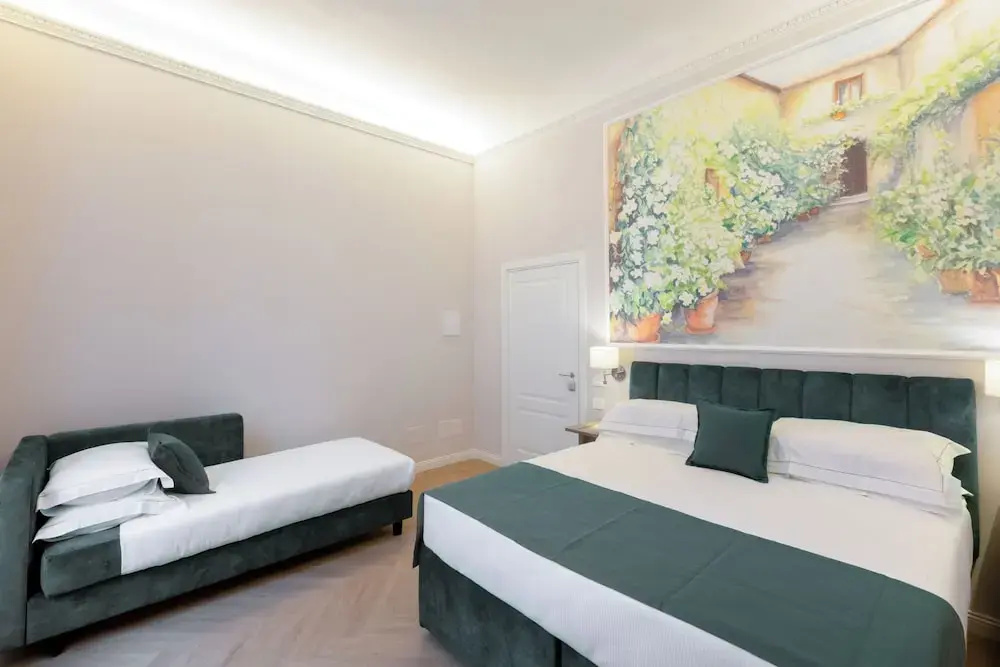 Standard Triple room with city view