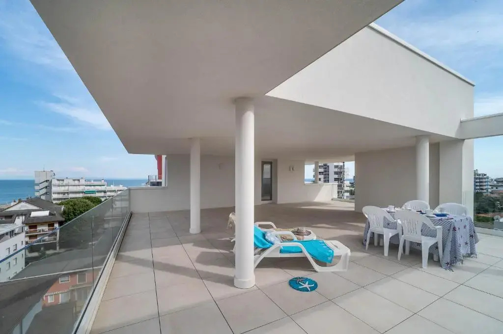 Apartment with sea view