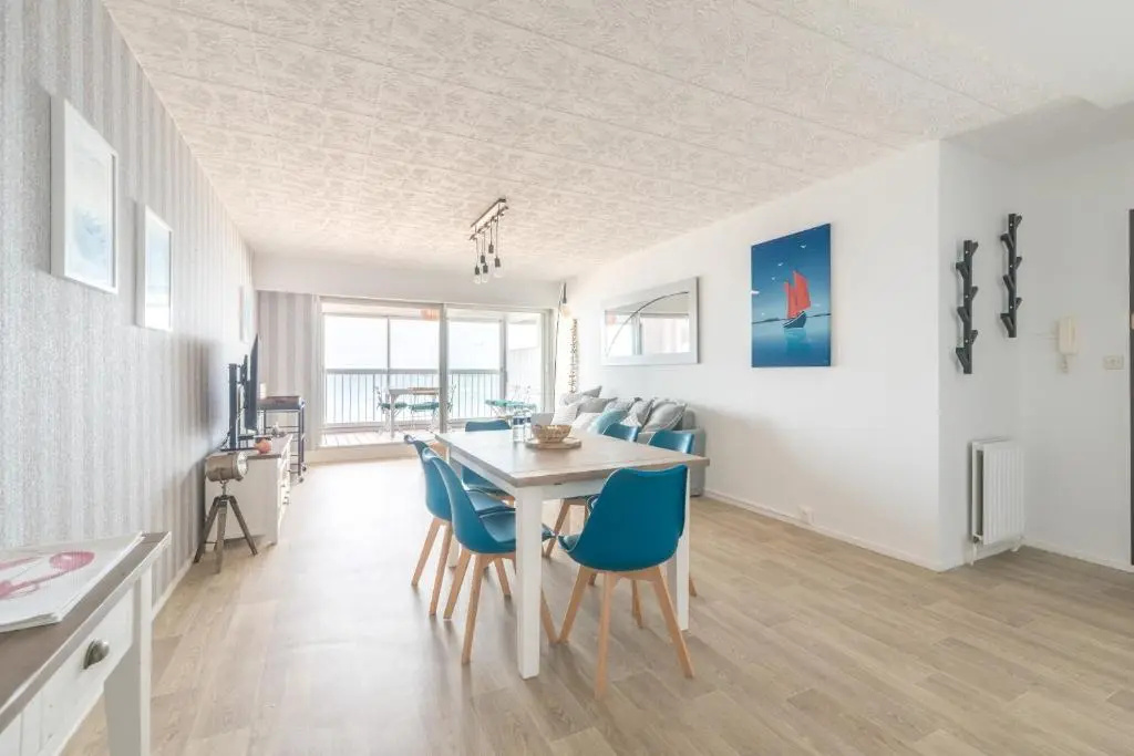 Appartement surplombant la plage de bonne source