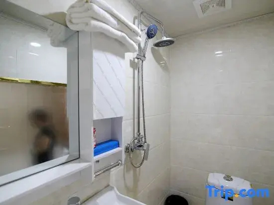 Yiju Hotel (Wanda Plaza RT-Mart)