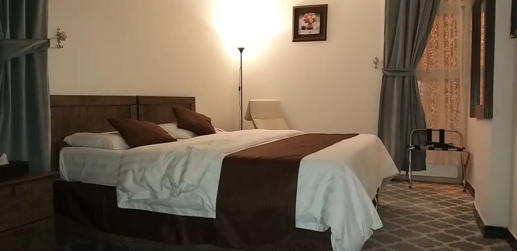 Deluxe Double room (full double bed)