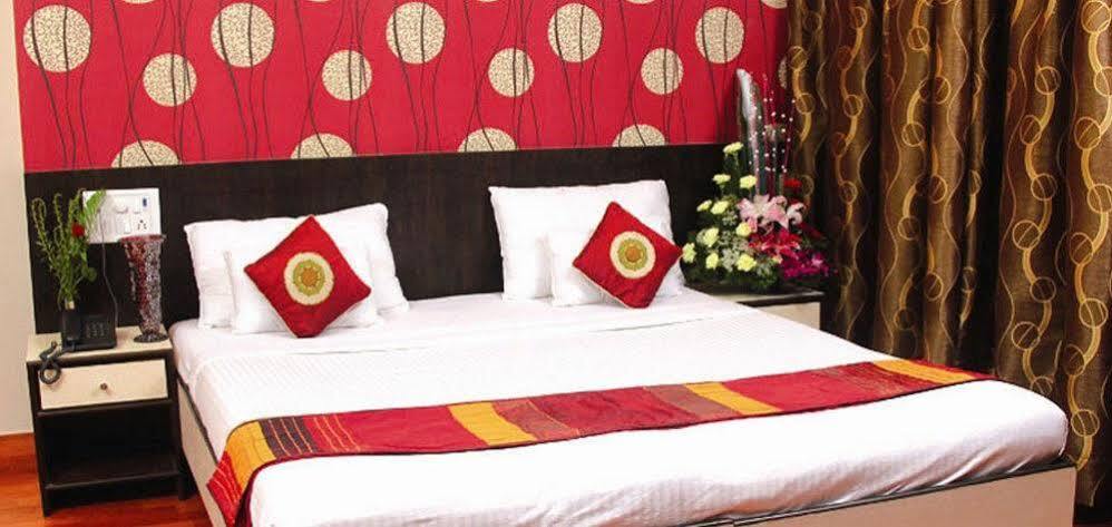 Bharat Avenue 3 Star Hotel Andheri by null