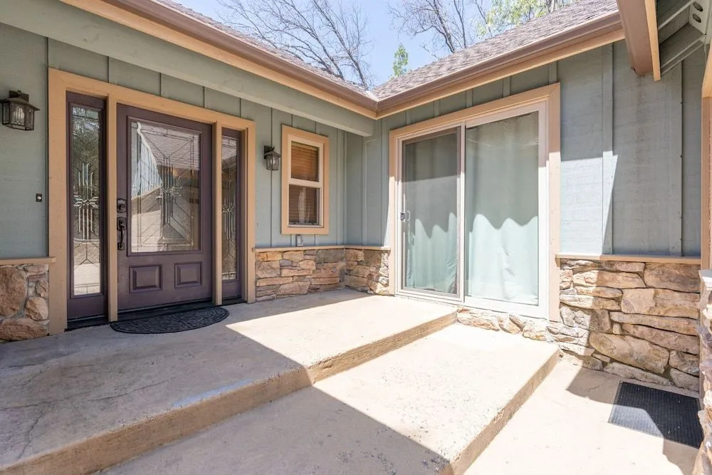Bass Lake Beauty! 4 BDR Sleeps 16, Lakefront Views