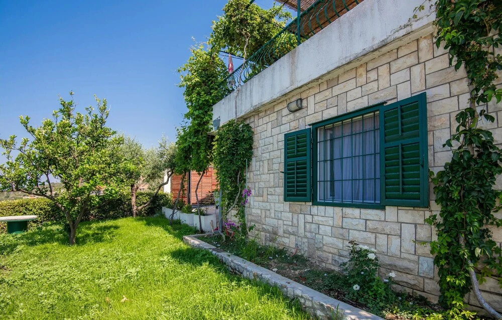 Nice Home in Podgora With Wifi and 2 Bedrooms