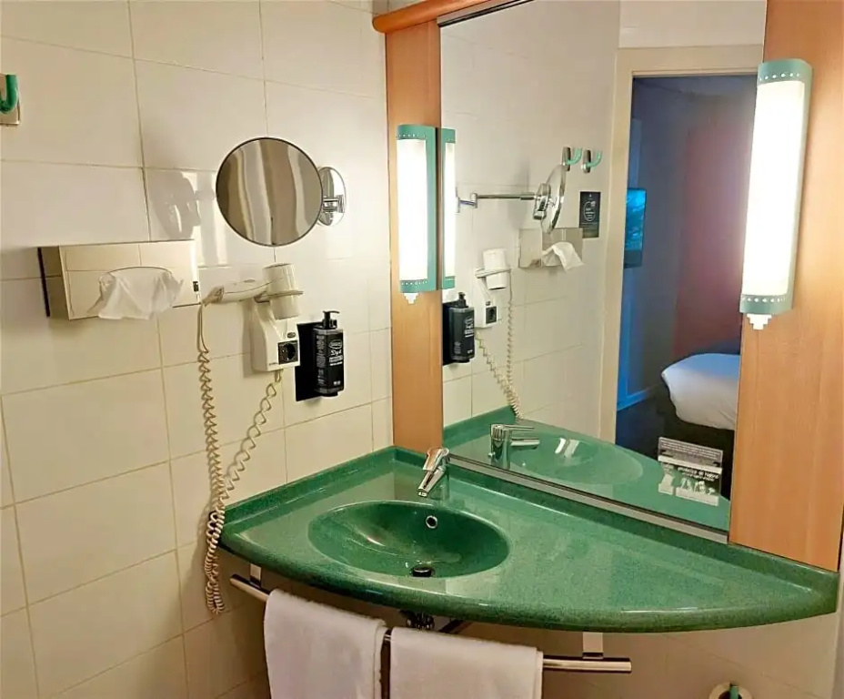 Comfort room