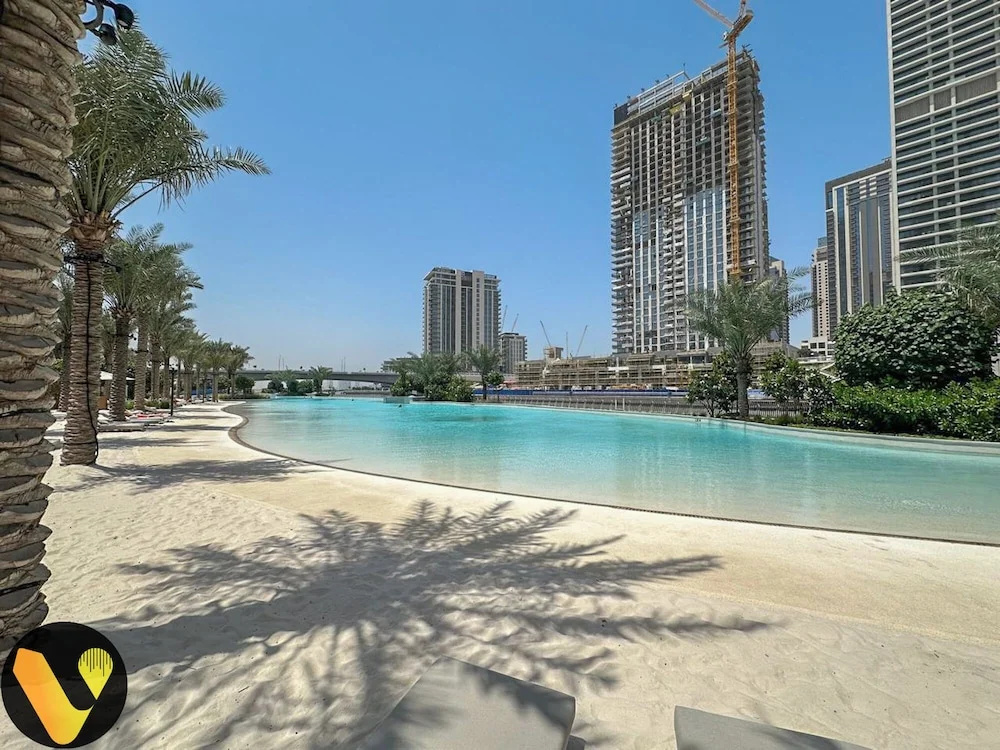 Vogue | Breeze Creek Beach | Waterfront Living