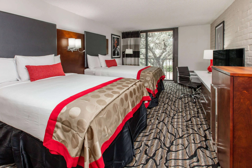 Ramada by Wyndham Austin South - Général