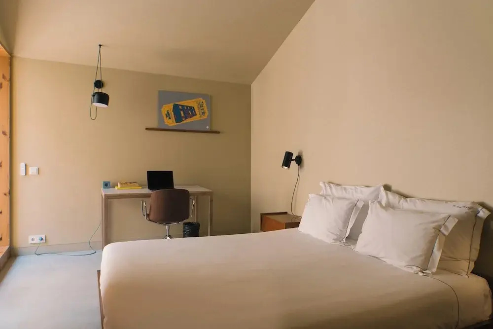 Standard Double room with balcony (full double bed)