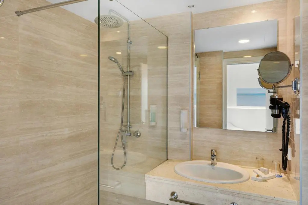 Double room with sea view (full double bed)