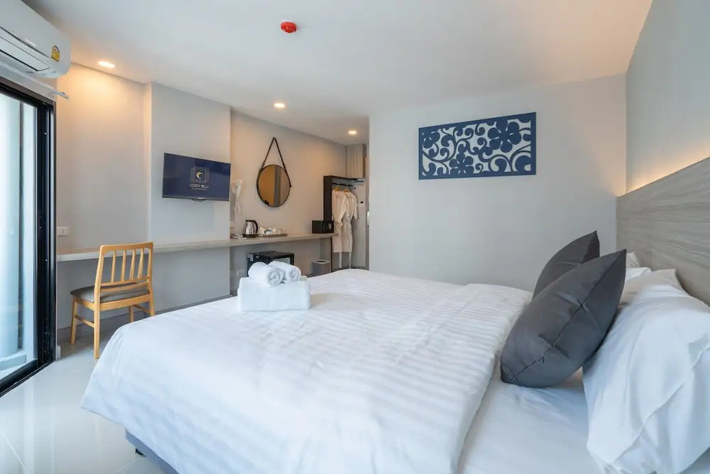 Cozy Blu Suvarnabhumi Room Type - Deluxe Double room (full double bed)