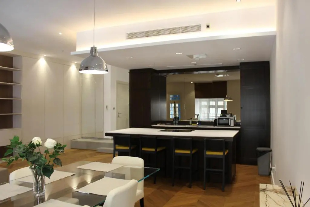 2 Bedrooms Apartment