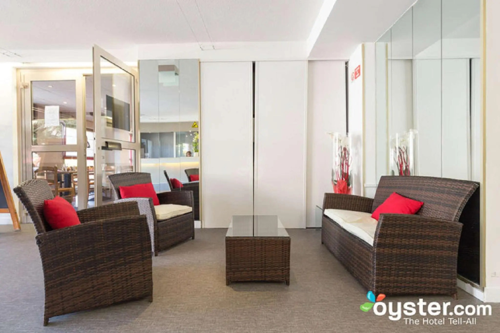 Lobby & Reception