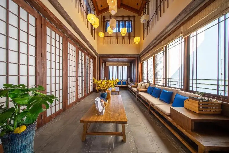 Lobby & Reception