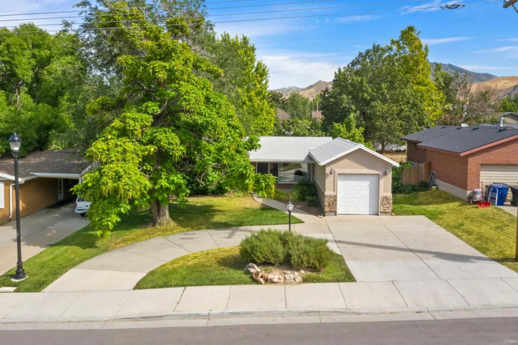 5 Bedroom Perfect Location to see the City and Ski Resorts