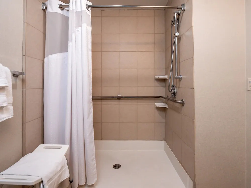 Holiday Inn & Conference Center Marshfield by IHG - Chambres