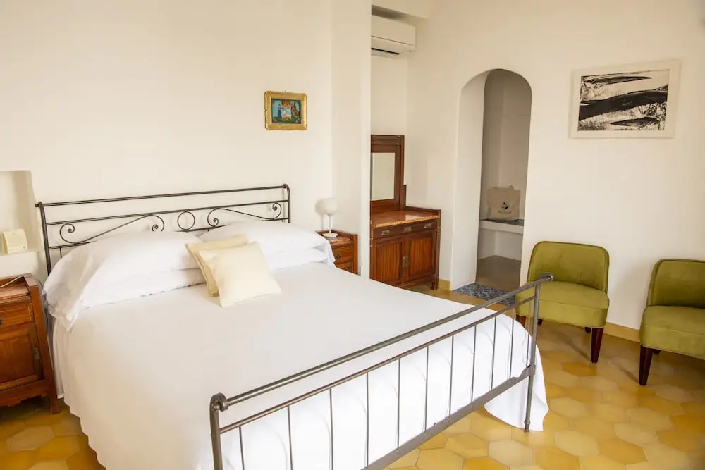 Deluxe Double room with balcony (full double bed)