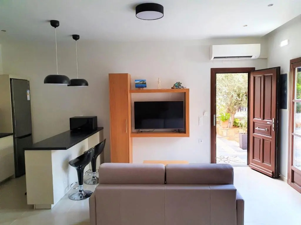 Deluxe Studio