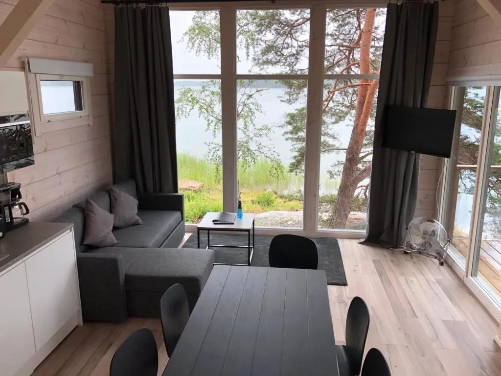 一臥室單獨小木屋,帶有海景