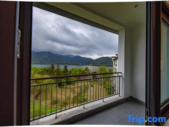 Balcony & Terrace