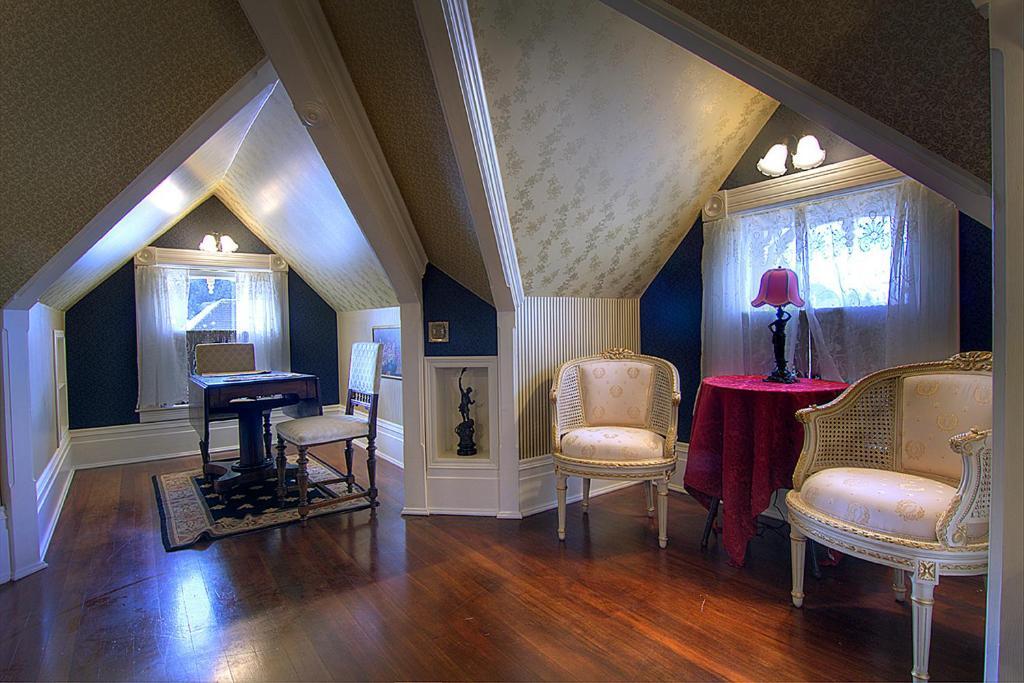 Gingerbread Mansion Inn by null