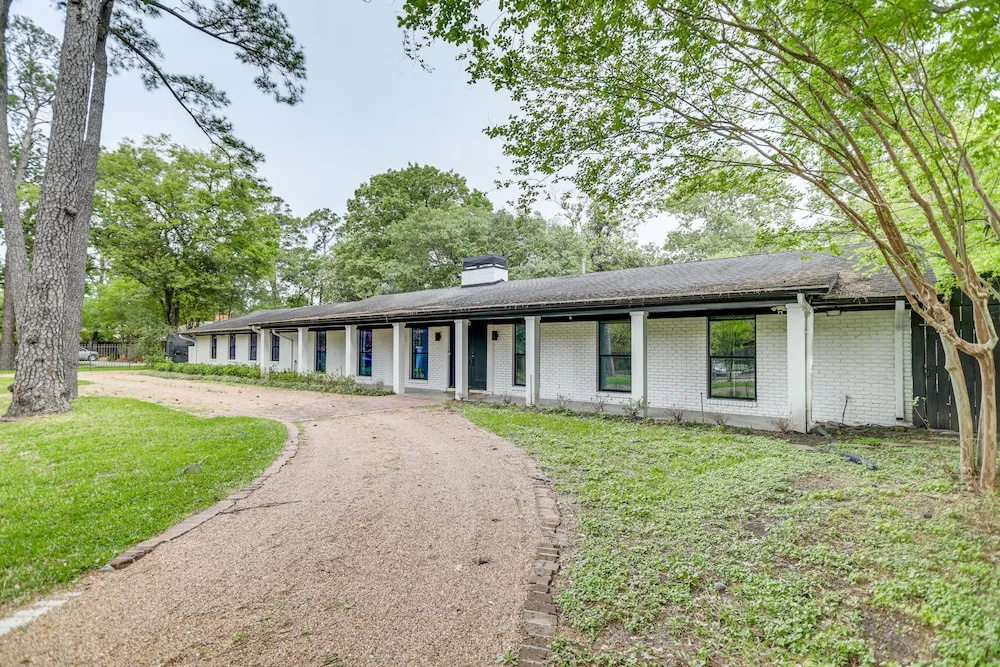 Spacious Houston Home w/ Pool - Near The Galleria!