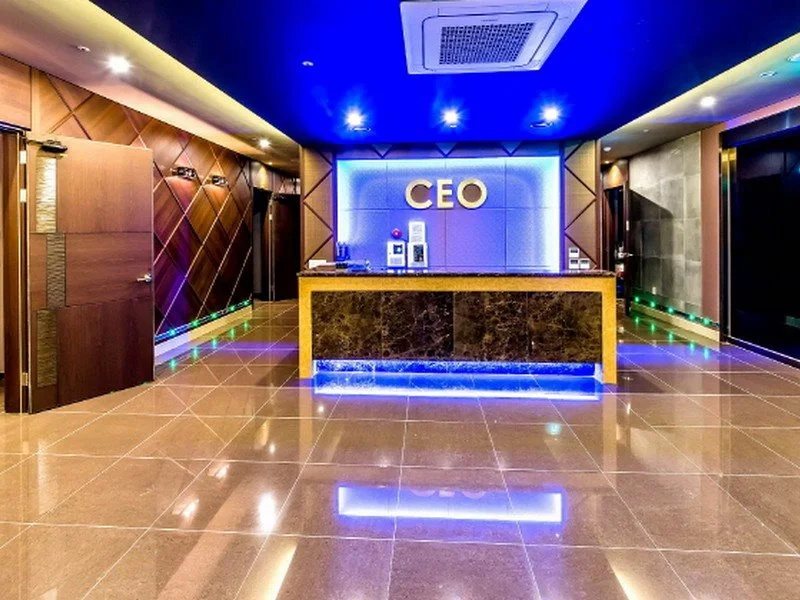 Lobby & Reception