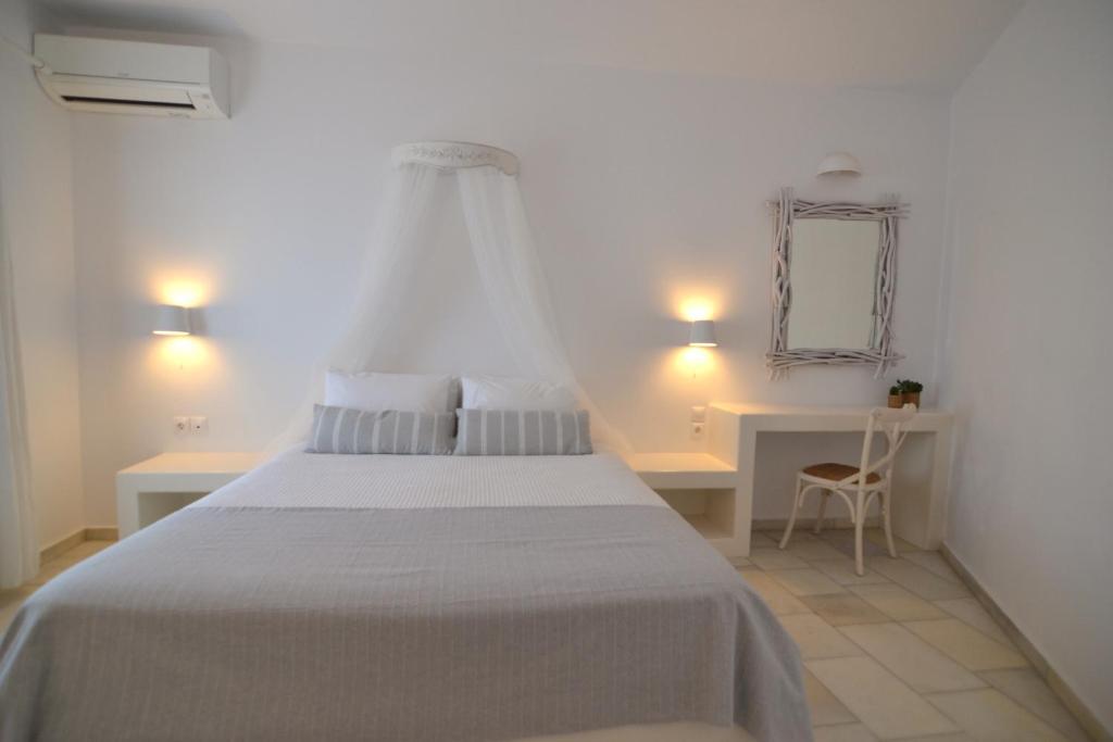 Artemis Hotel Antiparos by null