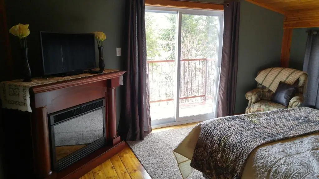 Standard Double room with mountain view (full double bed)
