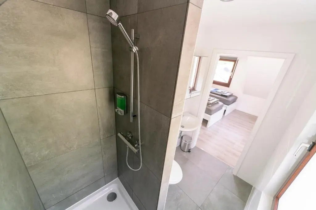 3 Bedrooms Apartment
