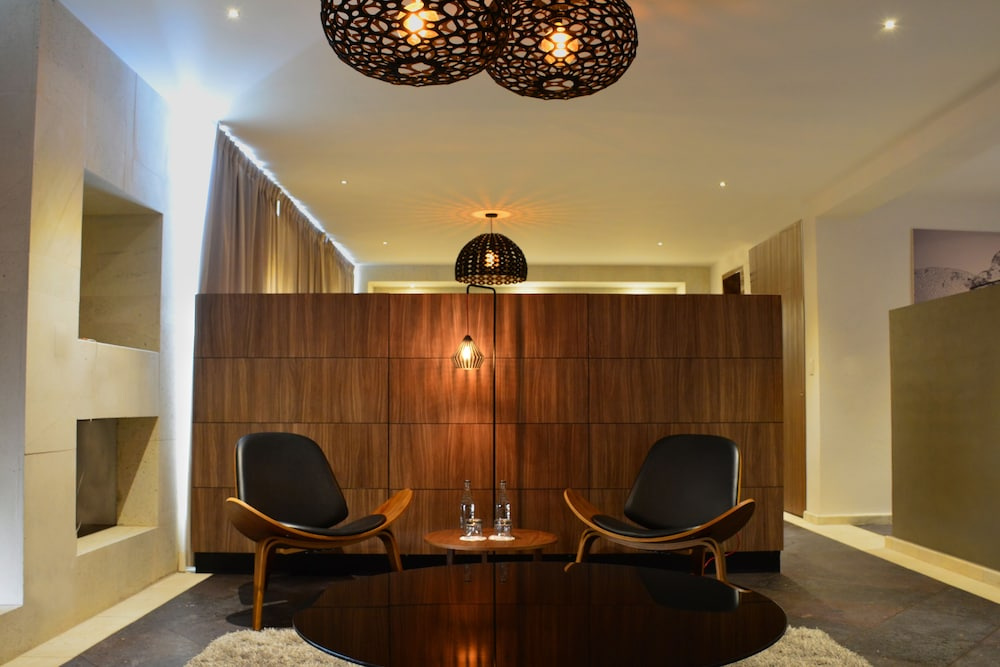 Lobby & Reception